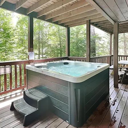 Above The Clouds, 4 Bedrooms, Pool Access, Private, Gaming, Sleeps 16